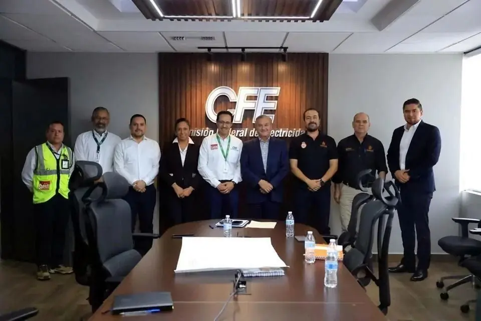 La Comisión Federal de Electricidad trabaja con municipios para reducir apagones en temporada de calor.