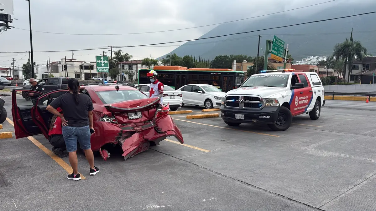 Un accidente tipo alcance movilizó a servicios de emergencia en la ciudad.