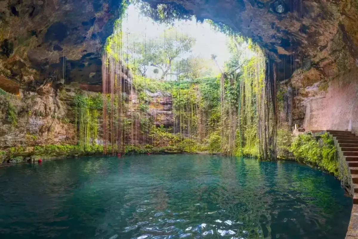 Descubre lo que hace a los cenotes un patrimonio natural y cultural de Yucatán.