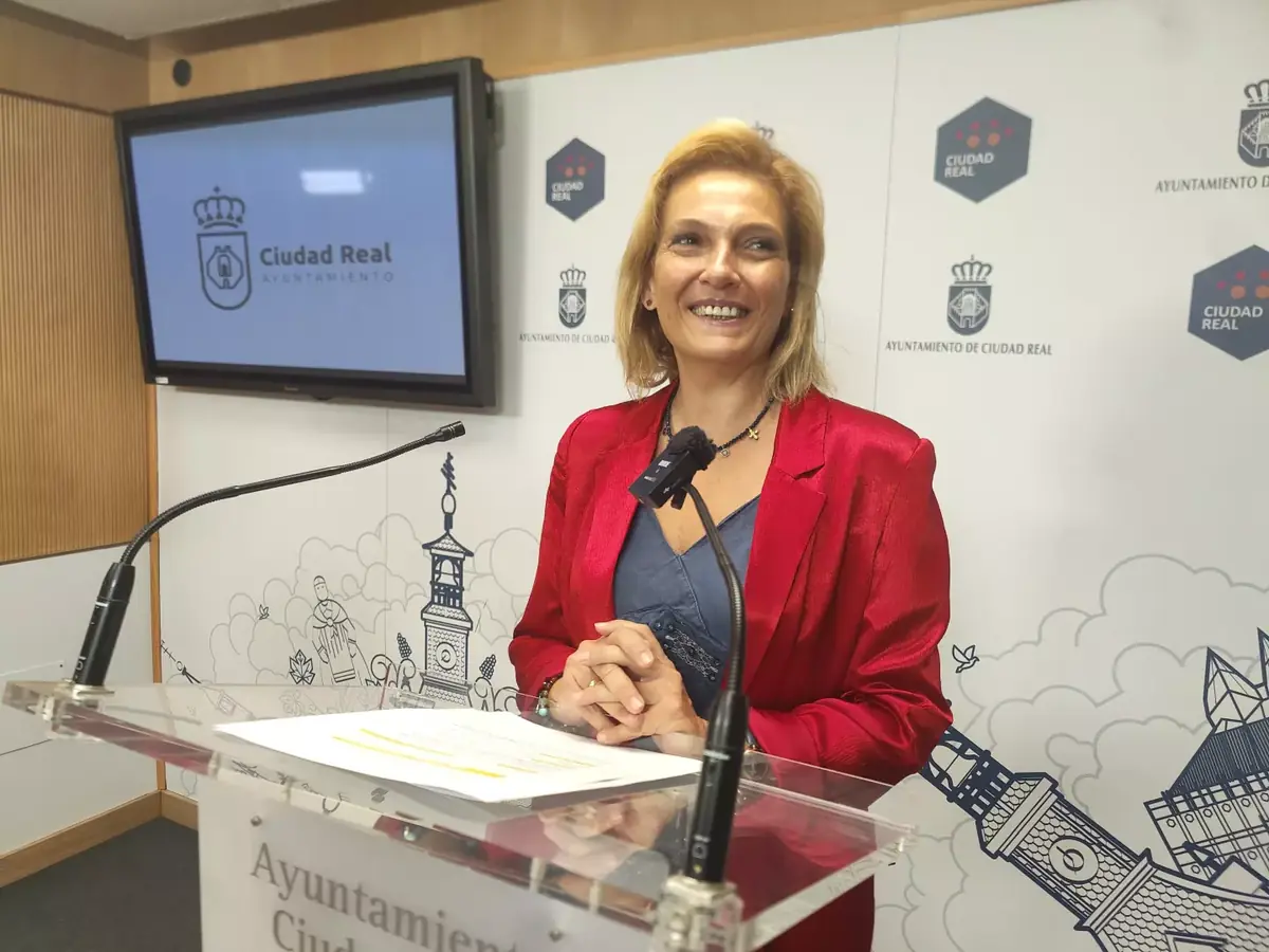 El Ayuntamiento critica la reducción de financiamiento al Plan Corresponsables, lo que afecta a las familias locales.