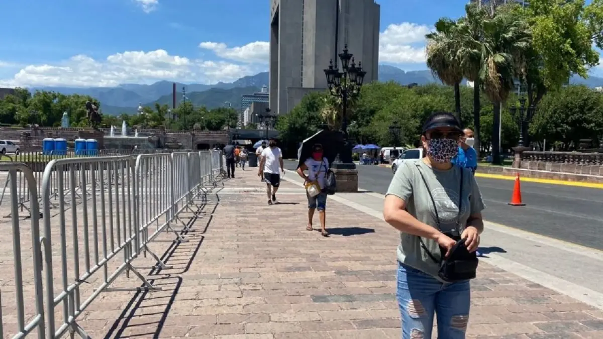 El clima en Monterrey incluye temperaturas altas y nubes, con recomendaciones para el inicio de fin de semana.