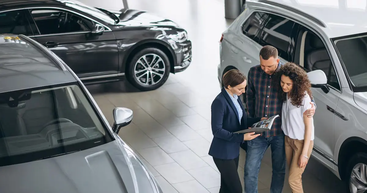 Descubre las ventajas y desventajas de comprar frente a arrendar un automóvil.