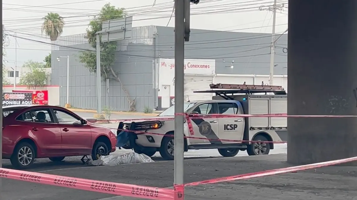 Un hombre murió mientras realizaba labores de mantenimiento en su vehículo, provocando investigaciones por parte de las autoridades.