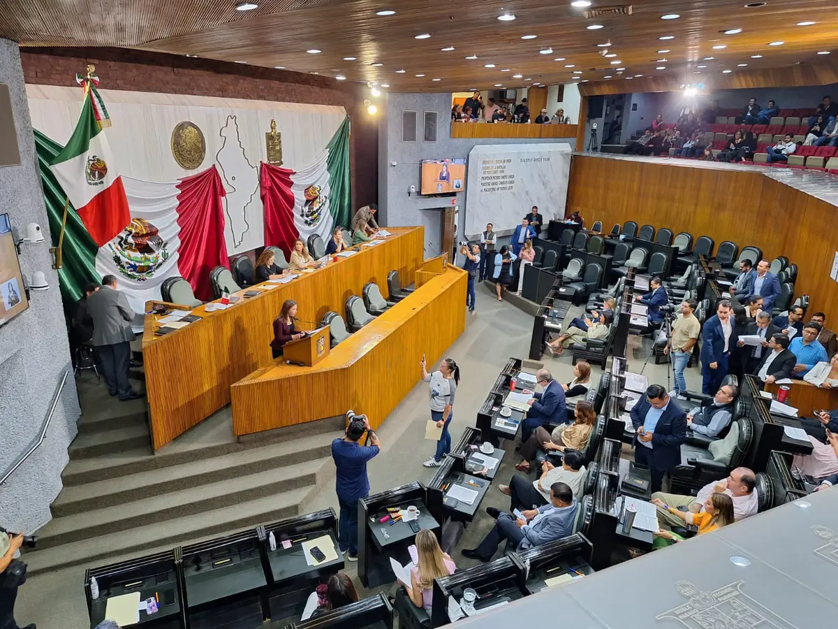 La actividad legislativa continuará a través de las comisiones durante este periodo.
