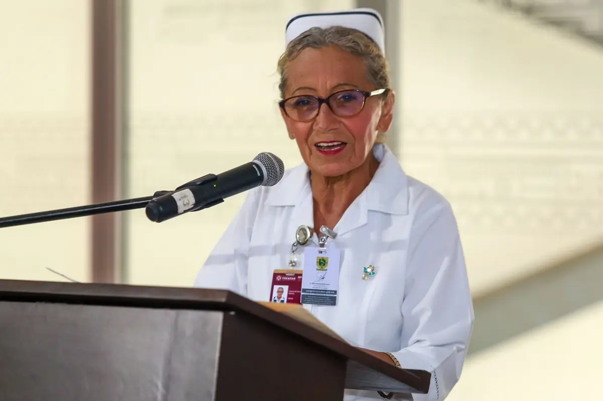 La enfermera fue galardonada por su dedicación a la salud y su contribución al sistema de salud estatal.