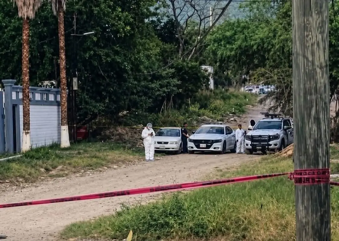 La Fiscalía General de Justicia investiga el hallazgo de un cuerpo sin vida en Juárez, posible vinculación a hechos delictivos.
