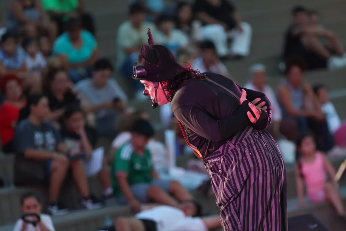 Familias disfrutan de teatro y jazz en actividades gratuitas durante el Mundial.