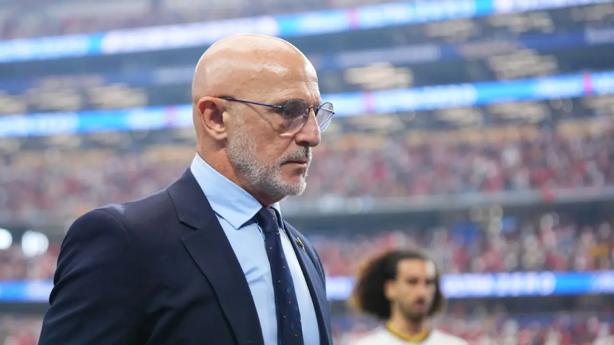 El técnico español elogia a Lamine Yamal y compara su talento con el de Messi.