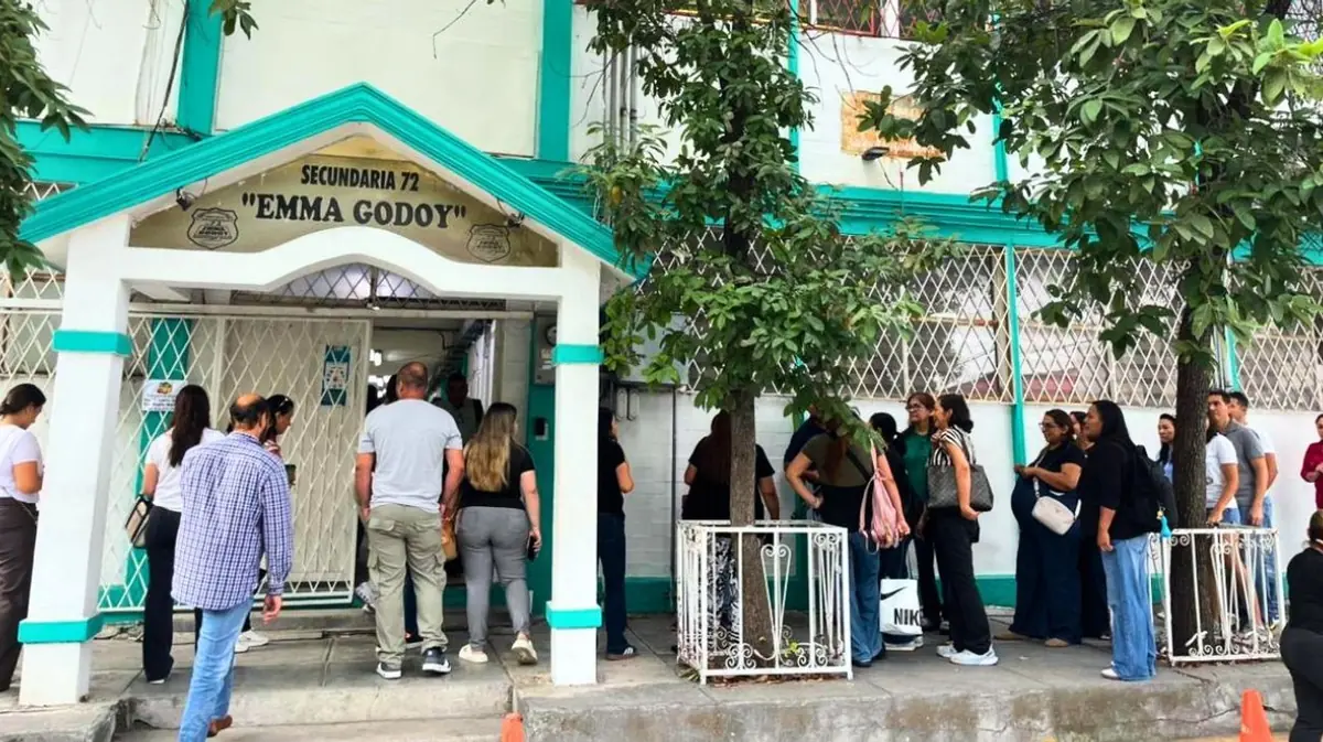 Padres reclaman cuentas claras tras el evento de graduación no cumplido.