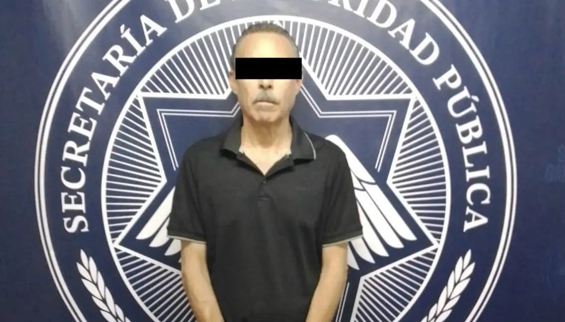 Un hombre de 63 años fue trasladado a una autoridad competente tras la detención por placas sospechosas.