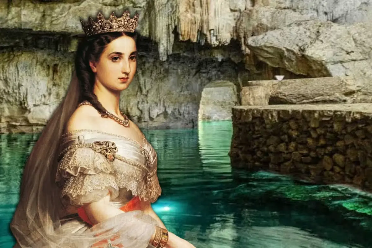 El Cenote Carlota en Hacienda Mucuyché es un atractivo turístico por su historia y belleza natural.