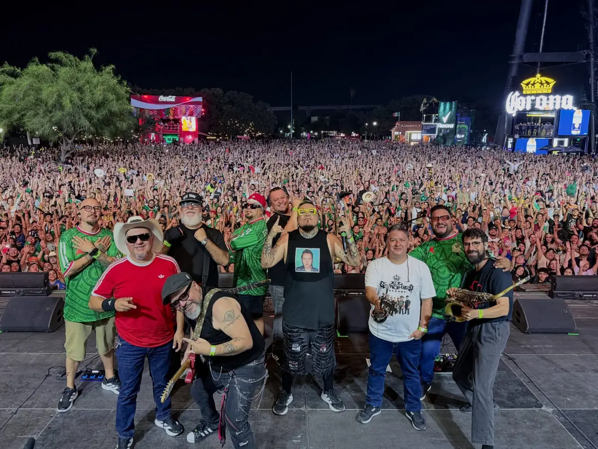 La banda regiomontana reunió a cientos de familias en una celebración musical memorable.