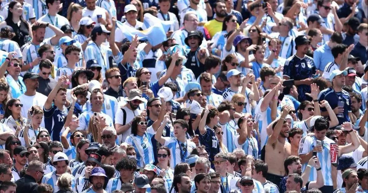 Un análisis del impacto social y cultural que genera un Mundial de fútbol en la comunidad.