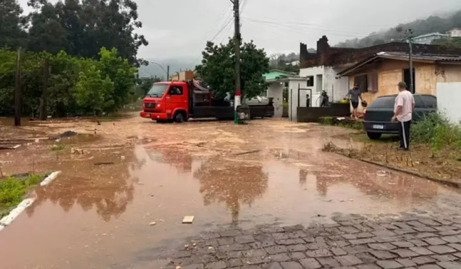 La región de Salto Grande enfrenta inundaciones y evacuaciones a causa del fenómeno climático El Niño.
