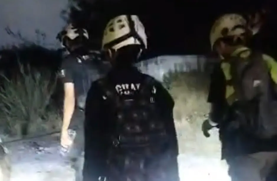 La movilización se lleva a cabo tras el reporte de un joven extraviado en la montaña.