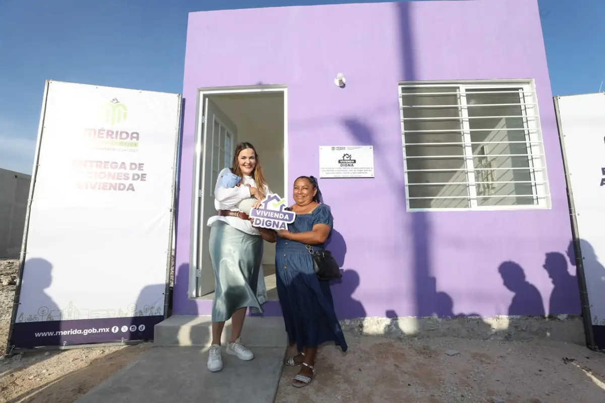 La presidenta municipal de Mérida garantiza apoyo continuo tras el desastre en la colonia San Luis Sur.