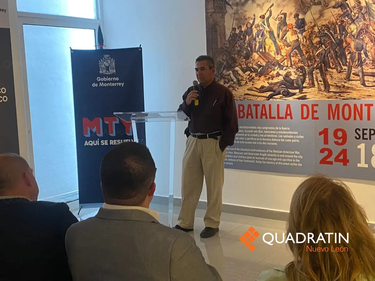 La muestra presenta más de 70 piezas de coleccionismo militar y permanece abierta hasta septiembre.