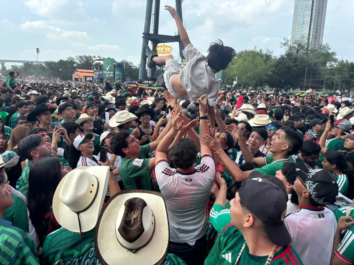 La afición mexicana se congrega en Monterrey a horas del gran encuentro mundialista.