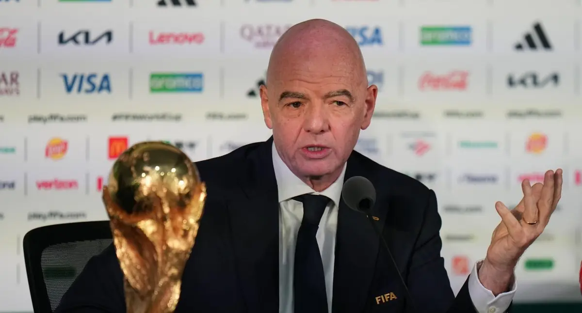 Gianni Infantino responde a críticas sobre la gestión del torneo y destaca su éxito.