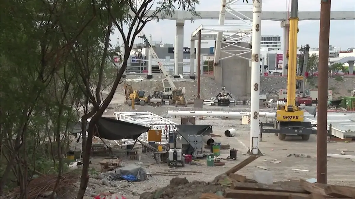 Las soluciones técnicas aplicadas mejorarán la infraestructura pluvial en la Av. Constitución.