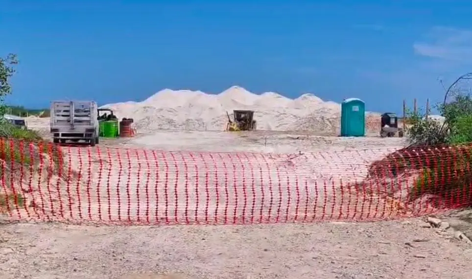 El Estado solicita supervisión federal para proteger humedales y manglares en la zona.