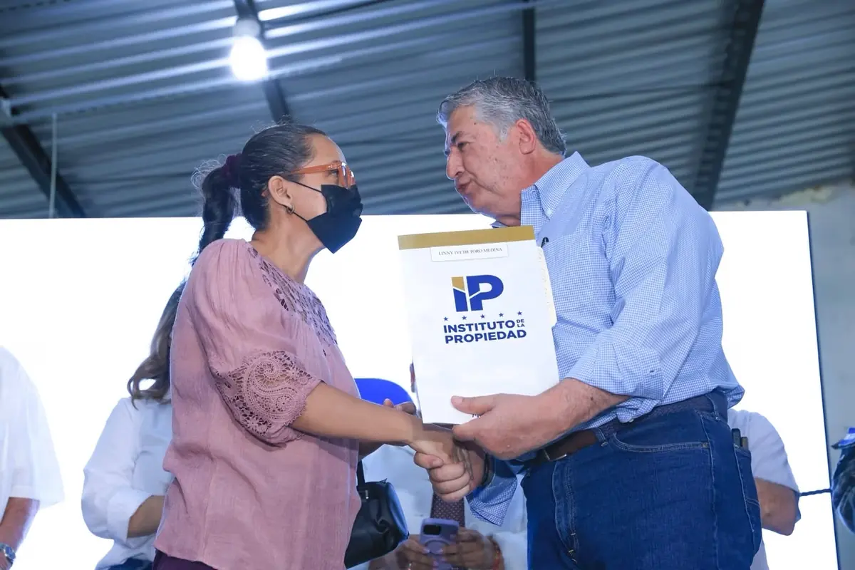 La entrega de títulos fortalece la seguridad jurídica y abre oportunidades económicas para los beneficiarios.