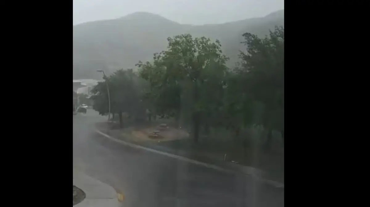 Las condiciones meteorológicas generan riesgos en las vías y requieren precaución a los automovilistas.