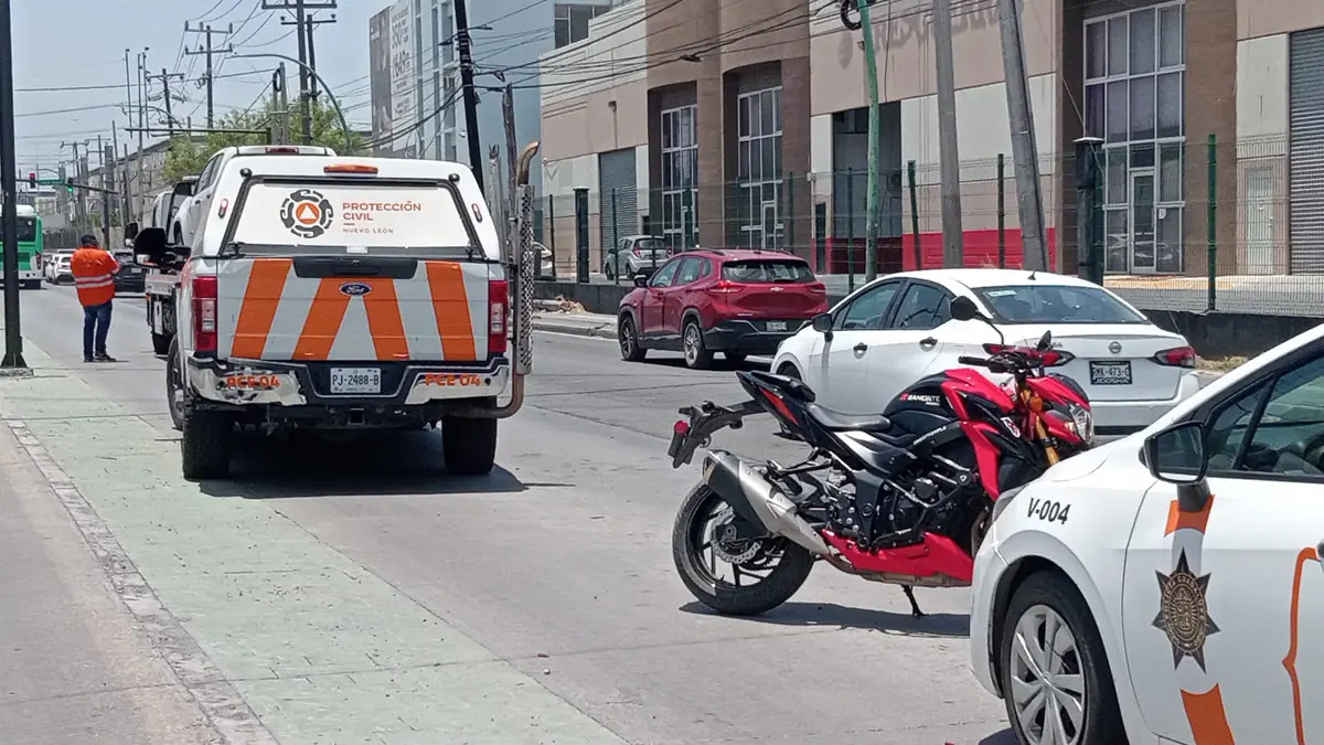 Un hombre sufrió una fractura expuesta tras ser atropellado; autoridades investigan el accidente.