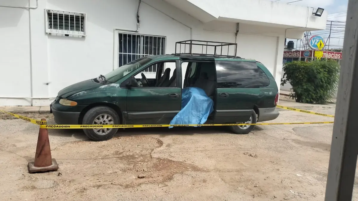 Un masculino de aproximadamente 40 años perdió la vida en un centro de salud tras solicitar asistencia para fuertes dolores abdominales.