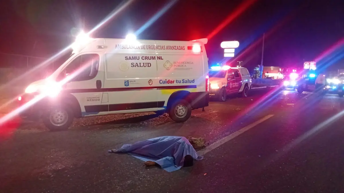 Un nuevo accidente vial en Monterrey deja a un hombre sin vida y afecta la circulación en la zona.