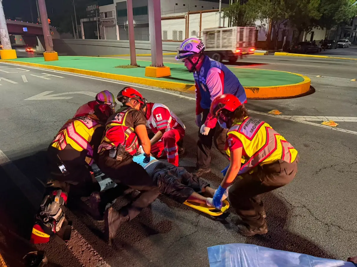 Accidente dejó a un hombre con múltiples lesiones en el rostro y una posible fractura.