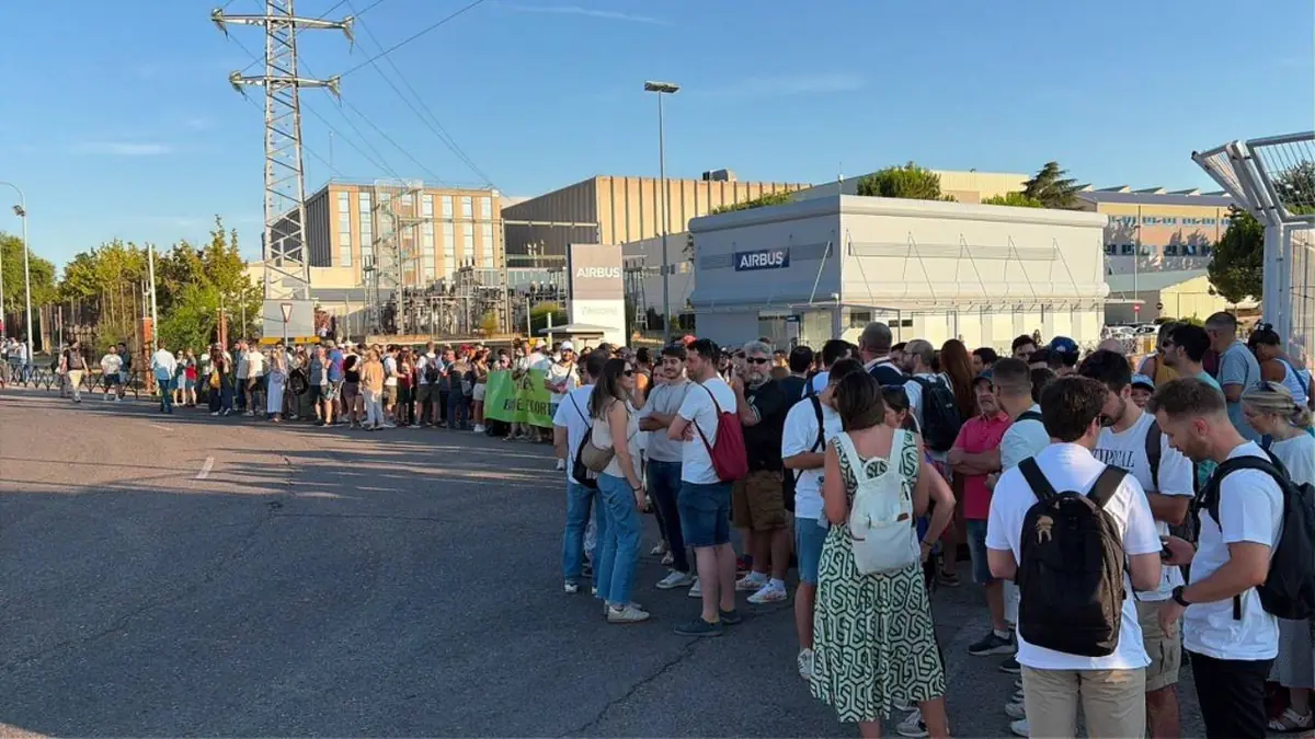 Trabajadores reclaman mejoras laborales en contexto de rearme europeo.