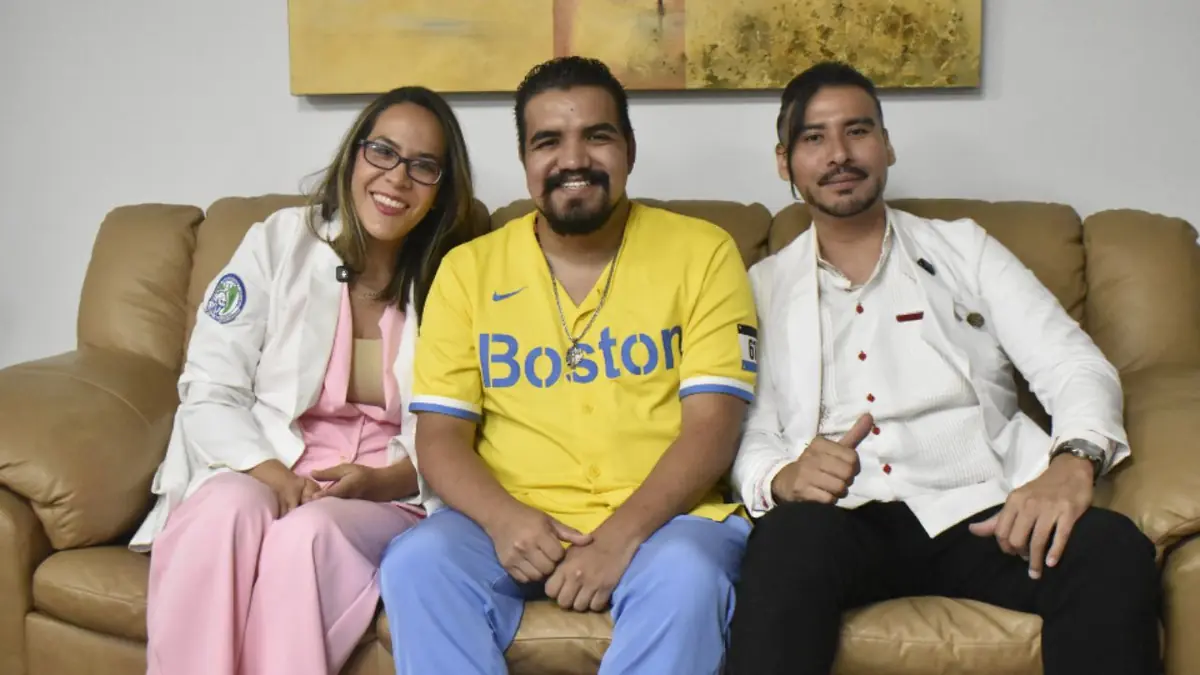 Médicos del IMSS transforman la vida de un joven con malformación congénita.