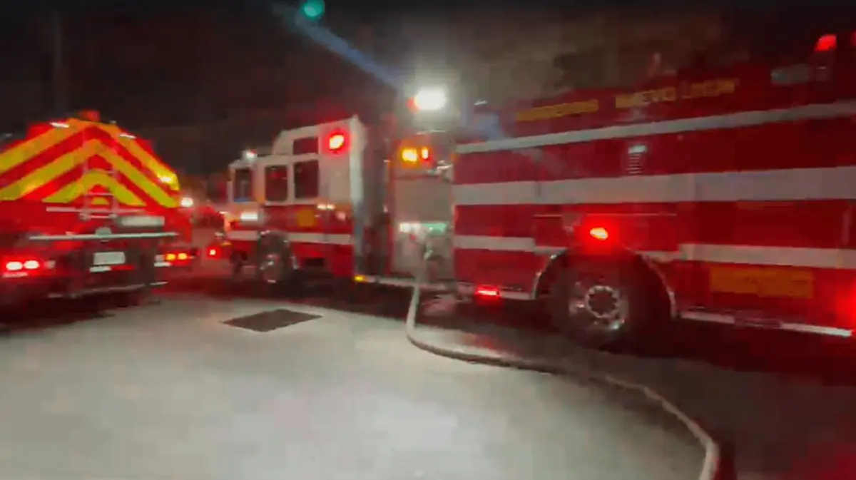 Un siniestro en Apodaca llevó a la evacuación temporal de vecinos para evitar riesgos.