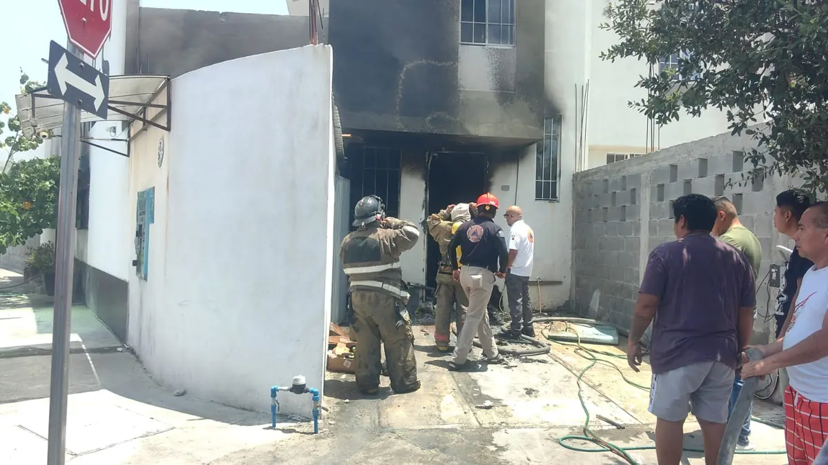 Una fuga de gas provoca un flamazo y un incendio, movilizando a los cuerpos de emergencia.