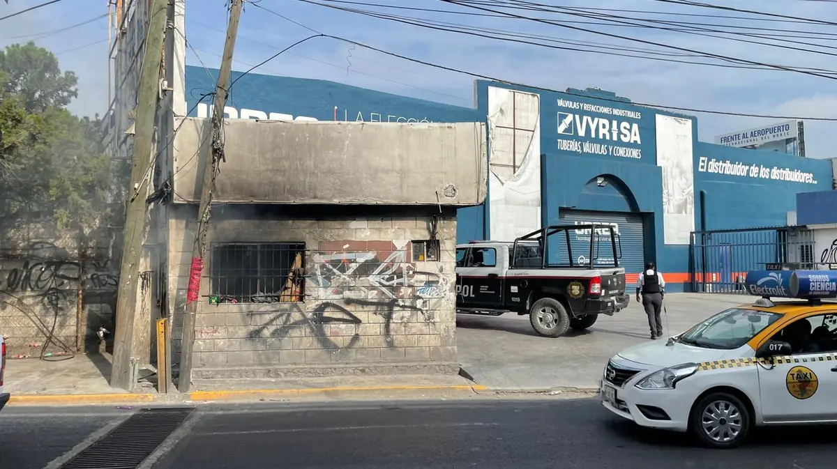 El siniestro comenzó en la mañana y afectó a una parada de camiones.