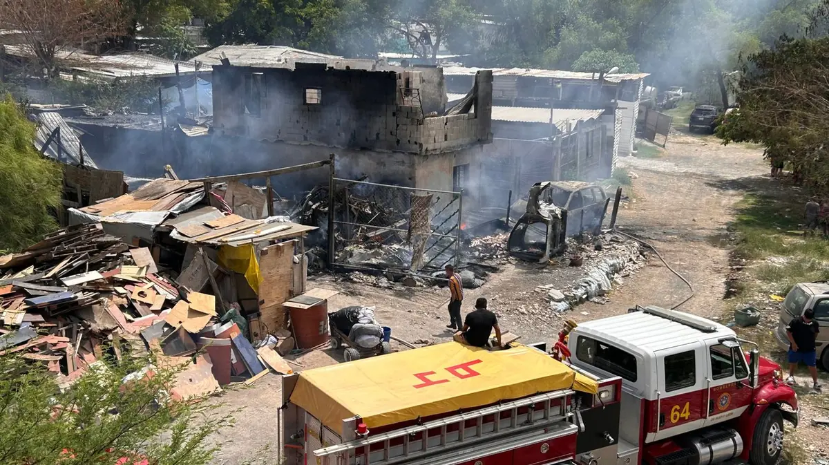 Un incendio desató una movilización de cuerpos de auxilio en Escobedo, resultando en el desalojo preventivo de los residentes.