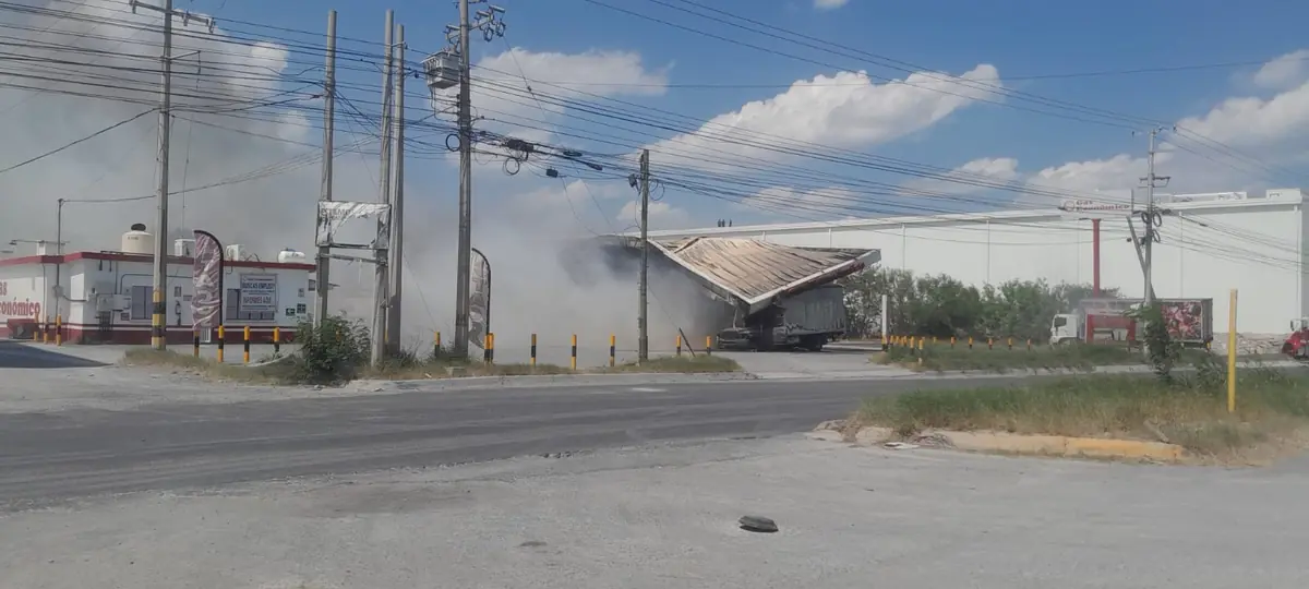 Un accidente en una empresa gasera causa quemaduras en tres personas y evacuación de trabajadores en el área.