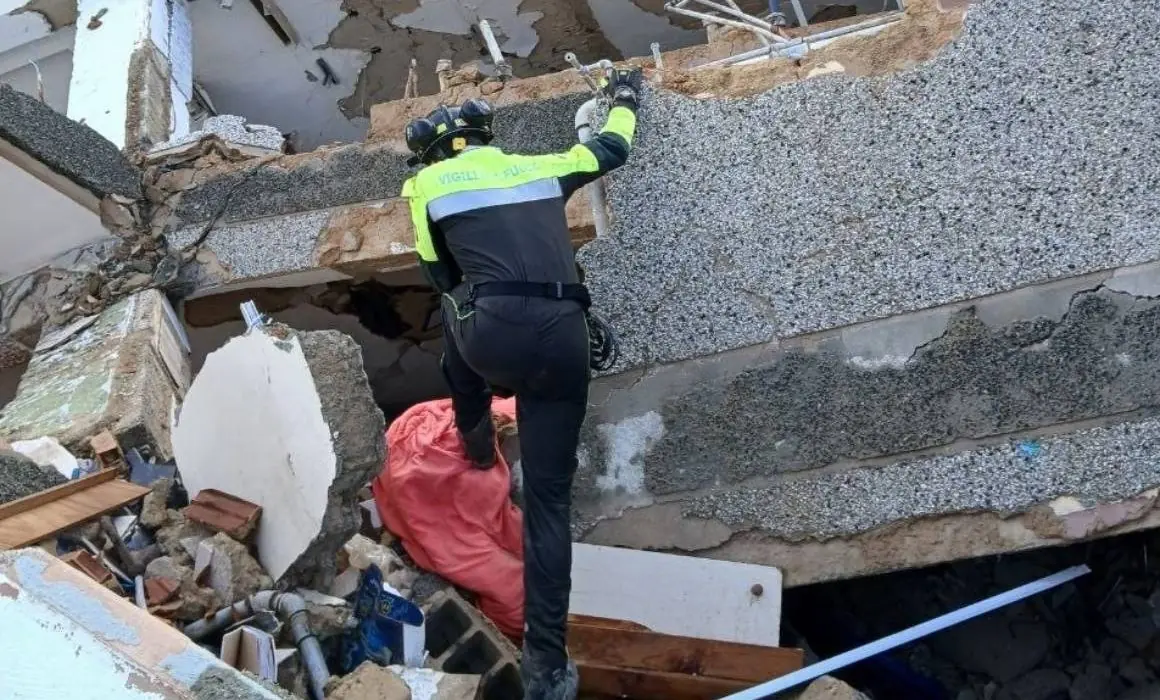 La intervención de los bomberos italianos concluyó después de seis días de operaciones en La Guaira.