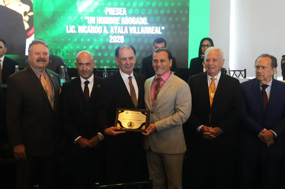 La distinción resalta el compromiso del Fiscal con la justicia en Nuevo León.