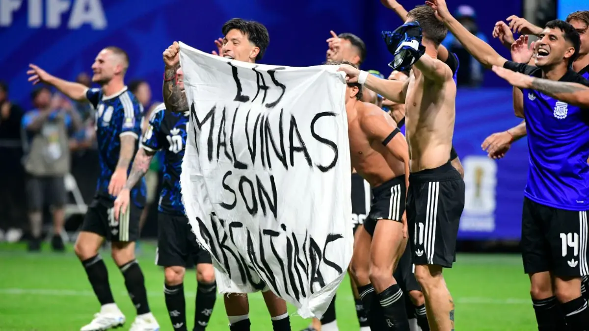La muestra de soberanía en el partido contra Inglaterra generó debate y emoción entre los aficionados.