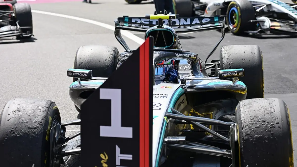 La prueba sprint del Gran Premio de Gran Bretaña dejó a Sergio Pérez en la última posición tras un choque con Fernando Alonso.