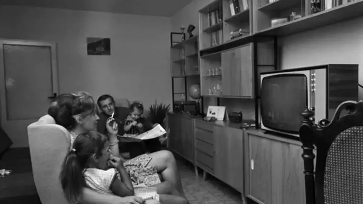 La inauguración de TVE en 1956 marcó un hito en la comunicación y la cultura del país.