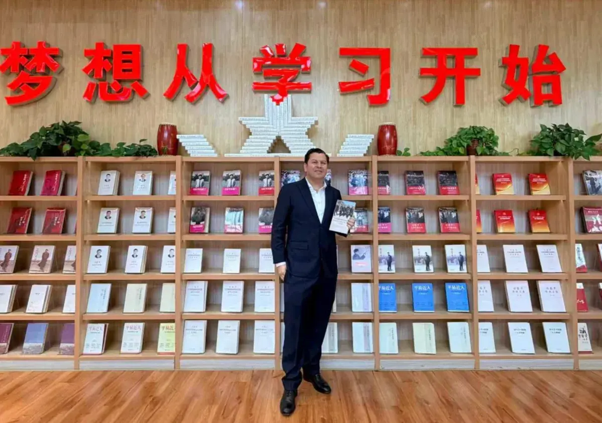 Un líder juvenil español destaca la importancia de comprender la historia del Partido Comunista de China.