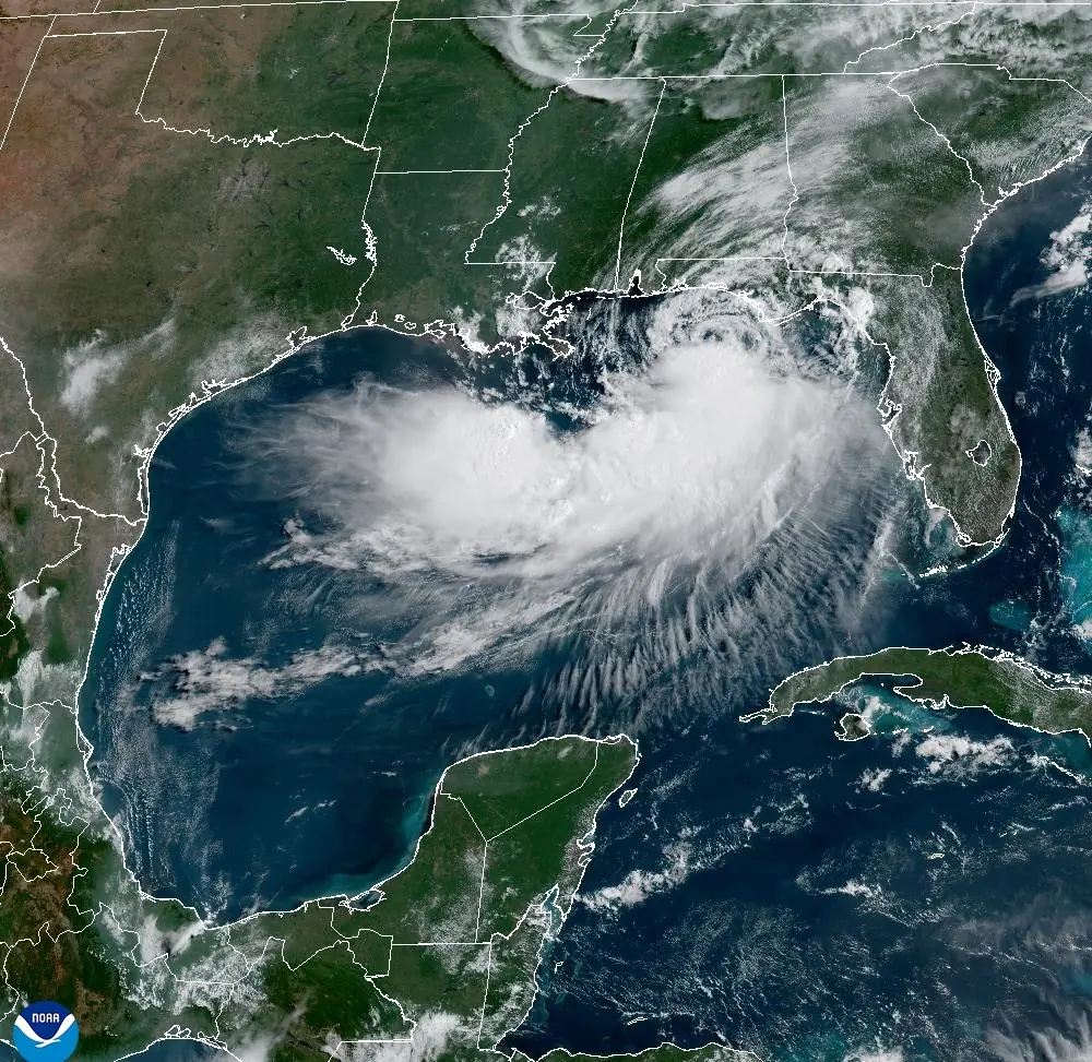 Las autoridades emiten alertas en la costa norte del Golfo de México ante el avance de Bertha.