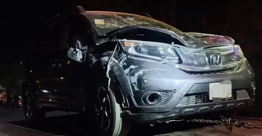 La Policía de Monterrey encontró el vehículo tras el accidente que dejó una joven muerta y otra herida.