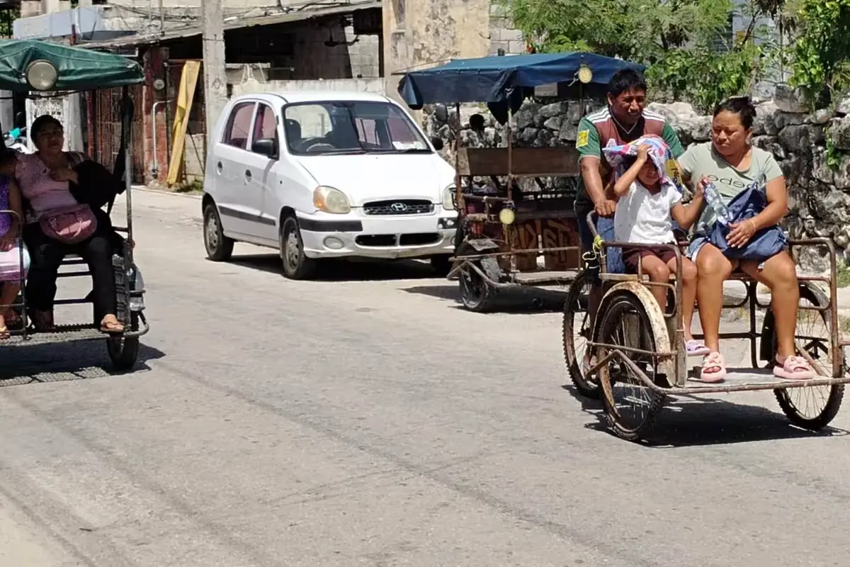 La disminución de triciclos de pedal ante el auge de mototaxis redefine el transporte local.
