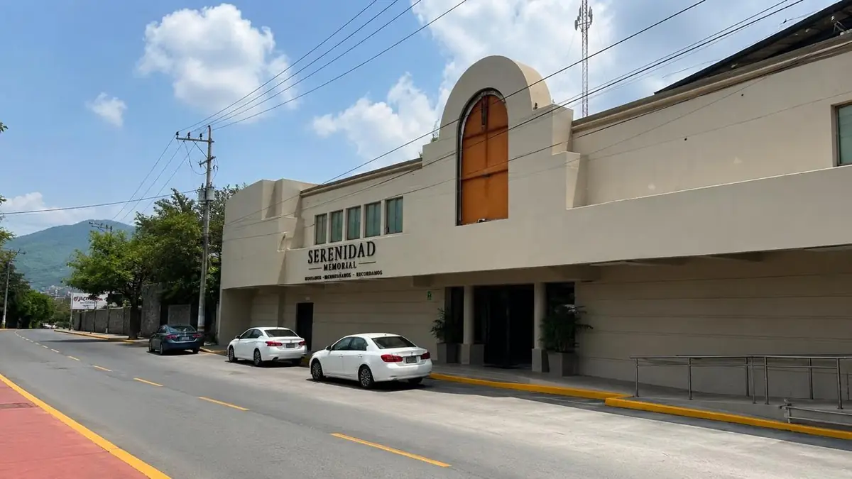Servicios funerarios en Monterrey marcan el duelo por la tragedia del accidente automovilístico.