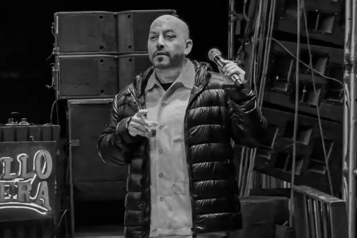 El cantante expresa su rechazo al acoso que ha sufrido su expareja Belinda.