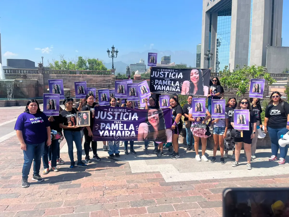 Familiares y grupos feministas claman por el esclarecimiento del feminicidio.
